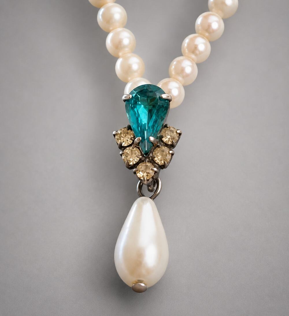 Vintage Faux pearl Rhinestone Necklace Drop Pendant Aqua blue Glass wh04-27